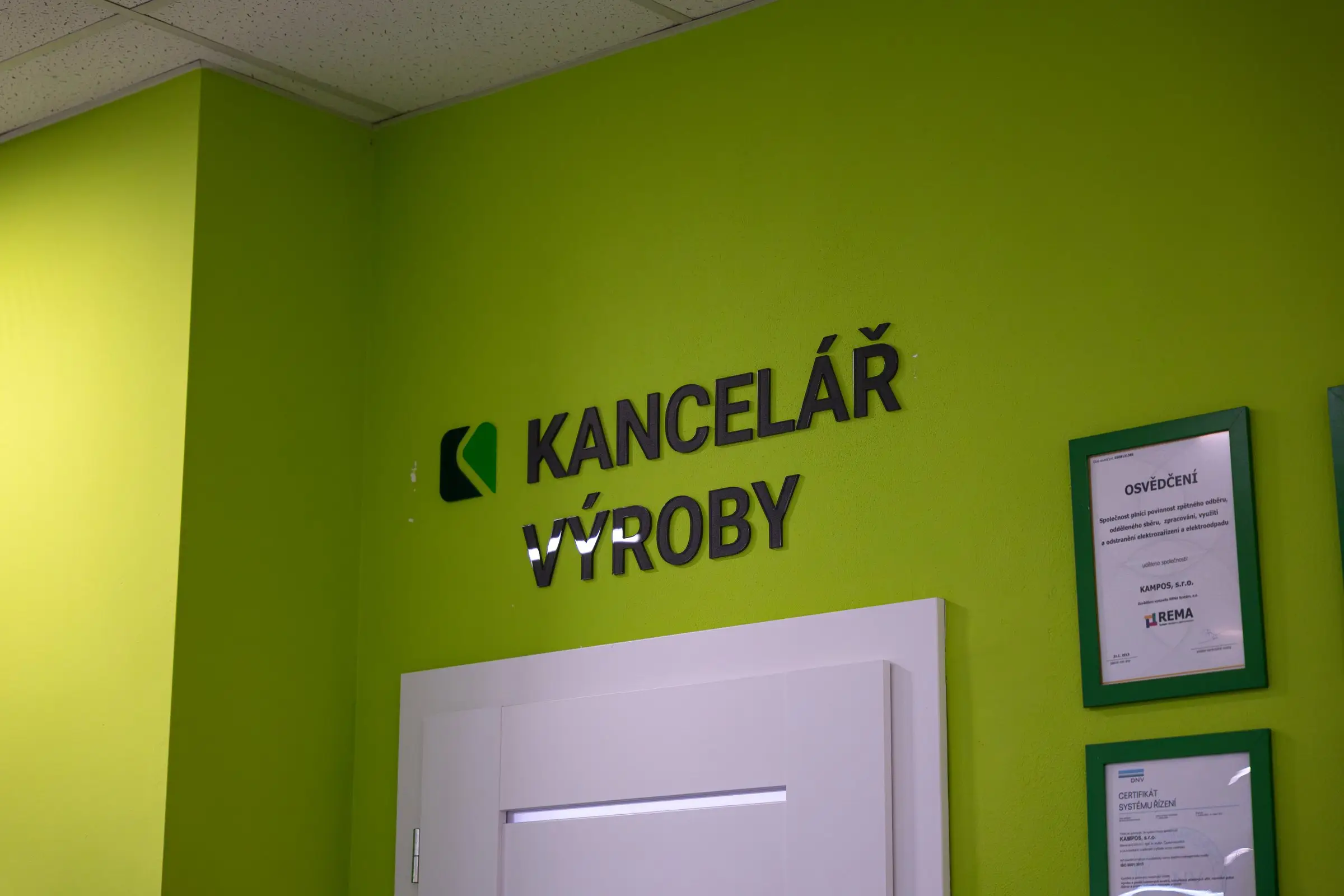 Vstup do kanceláře výroby KAMPOS